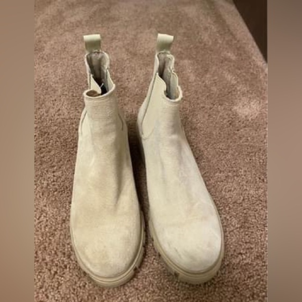 Steve Madden tan booties